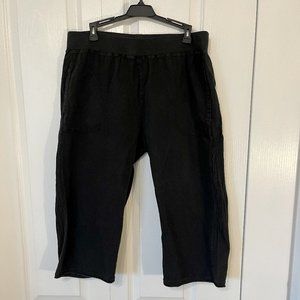 Black cotton capri pants